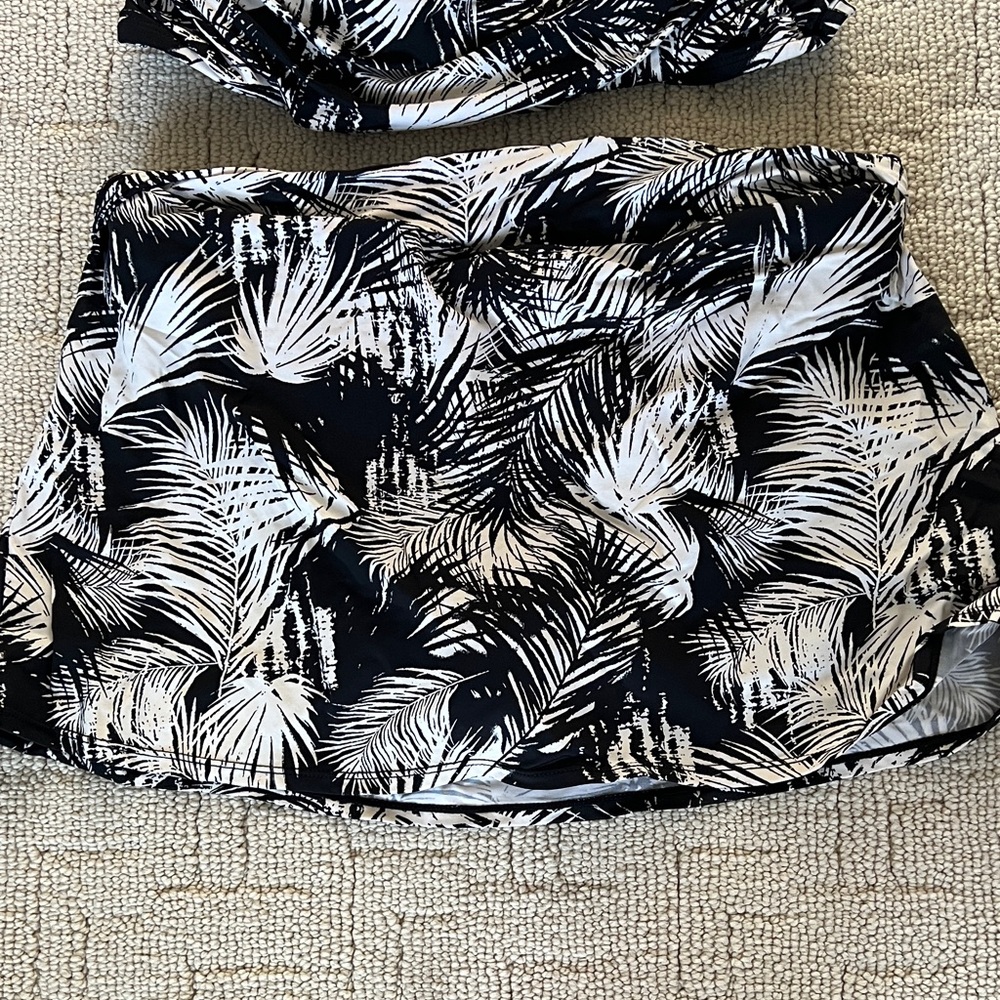 Garnet Hill Black and White Palm Print Tankini - Picture 3 of 10
